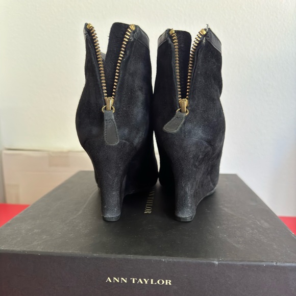 Ann Taylor Elsa Peeptoe Wedge Bootie Black size 8 - Picture 8 of 10